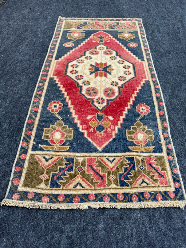 Turkish Yastik Rug  1'10" x 3'9" #23943