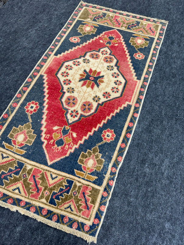 Turkish Yastik Rug  1'10" x 3'9" #23943