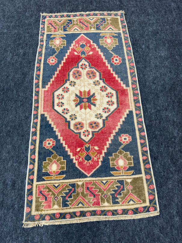 Turkish Yastik Rug  1'10" x 3'9" #23943
