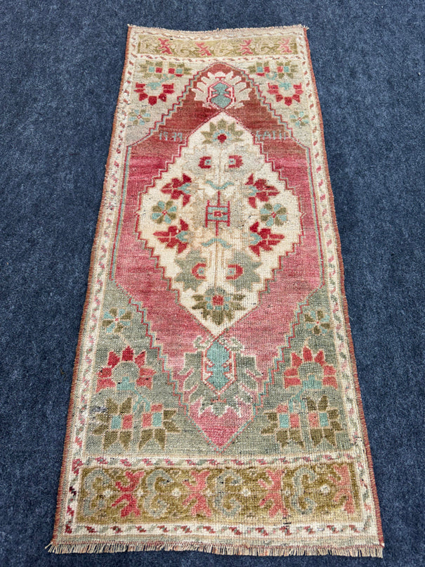 Turkish Yastik Rug  1'7" x  3'8" #23941