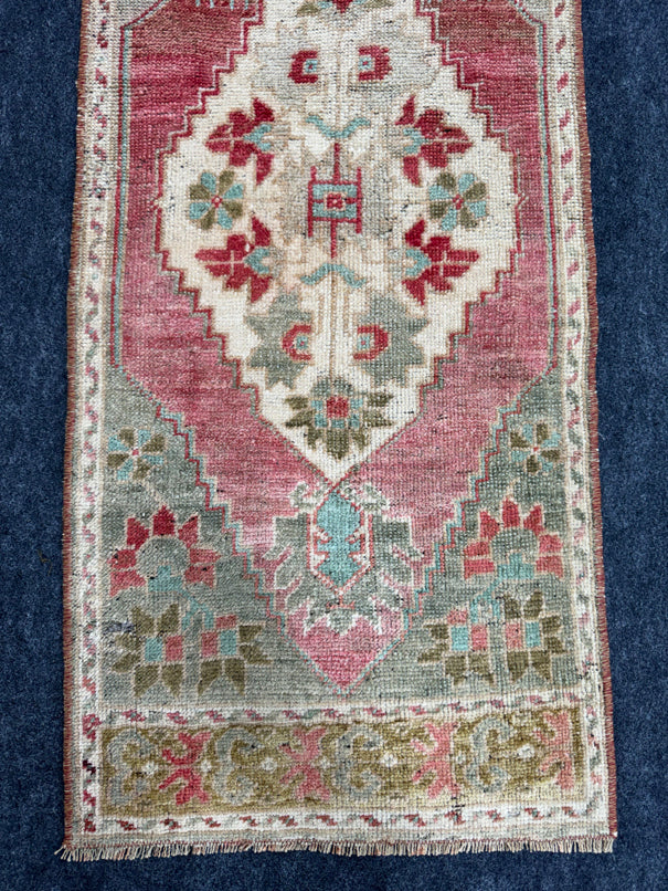 Turkish Yastik Rug  1'7" x  3'8" #23941