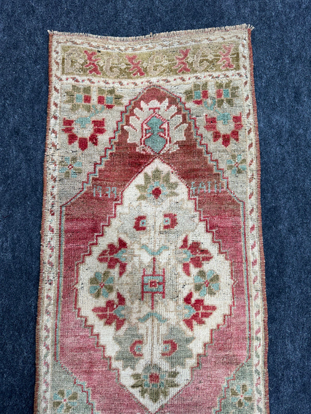 Turkish Yastik Rug  1'7" x  3'8" #23941