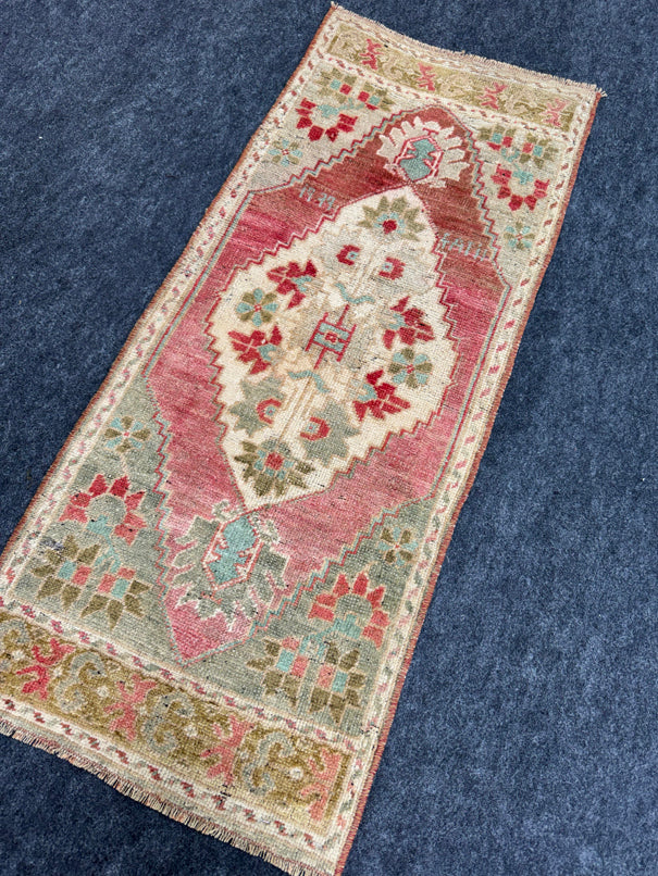 Turkish Yastik Rug  1'7" x  3'8" #23941