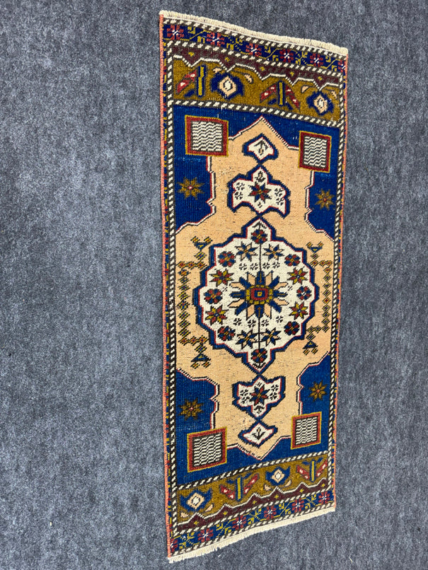 Turkish Yastik Rug  1'6" x  3'8" #23939