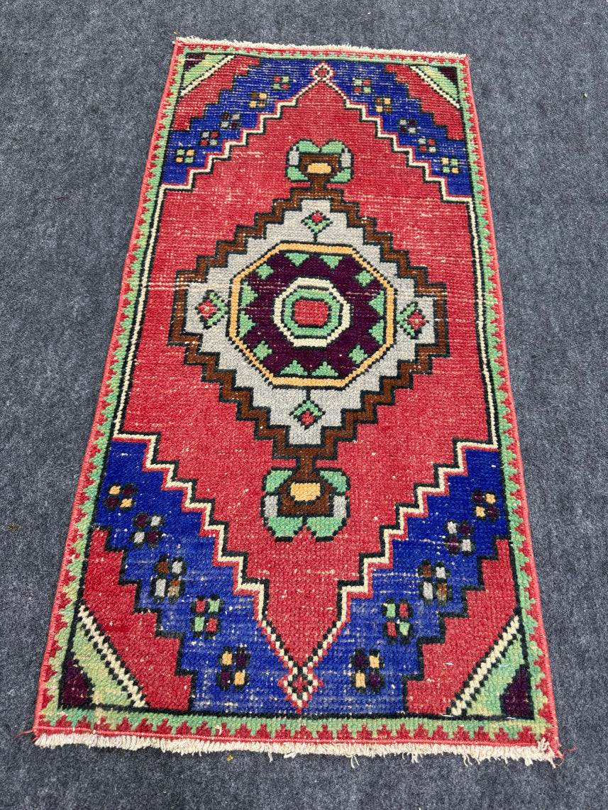 Turkish Yastik Rug  1'8" x  3'4" #23918