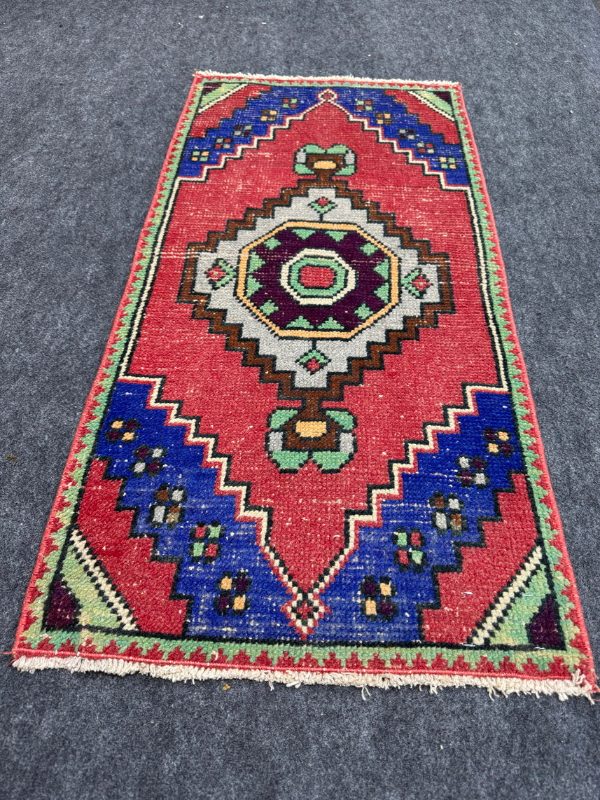 Turkish Yastik Rug  1'8" x  3'4" #23918