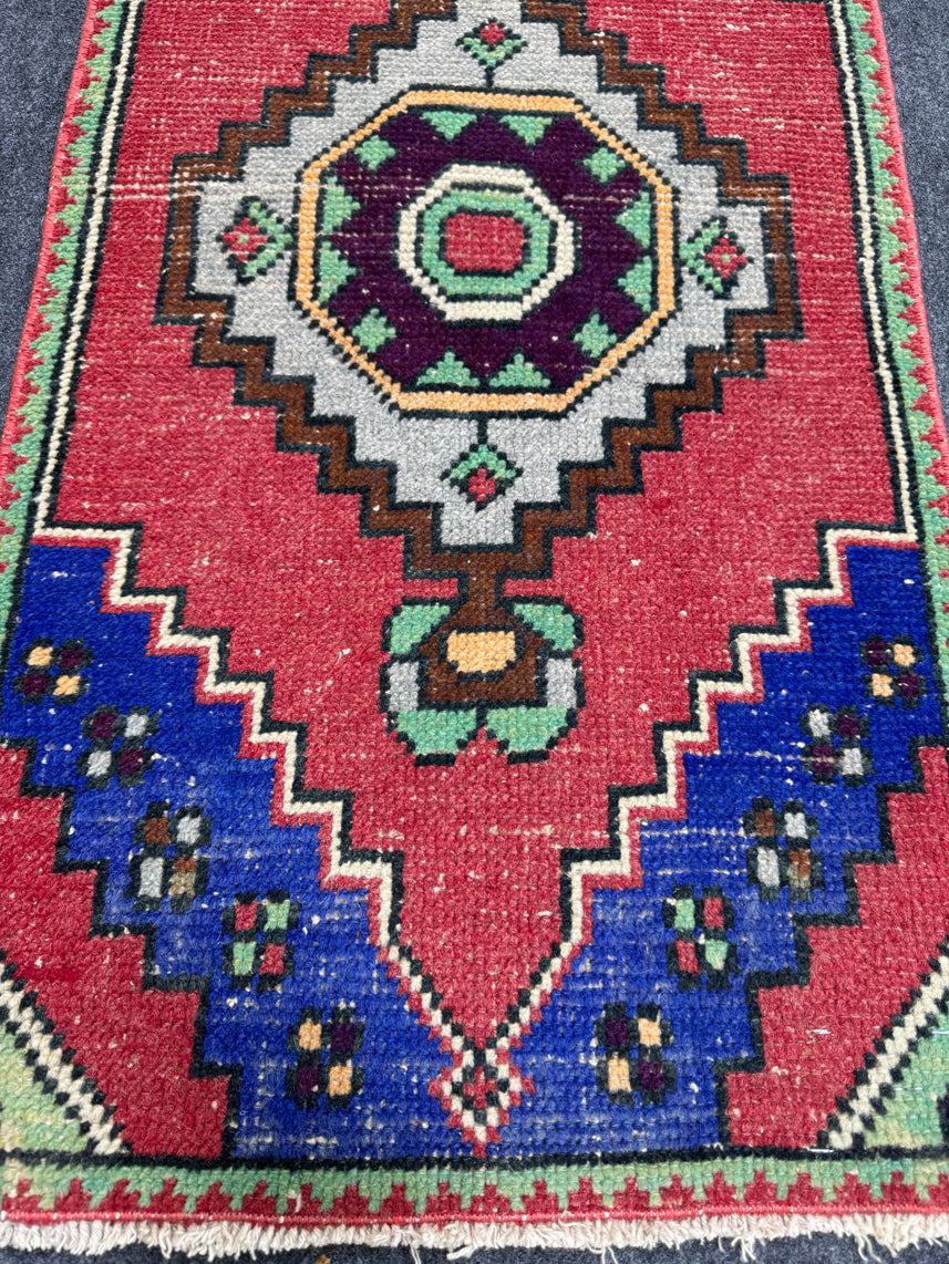 Turkish Yastik Rug  1'8" x  3'4" #23918