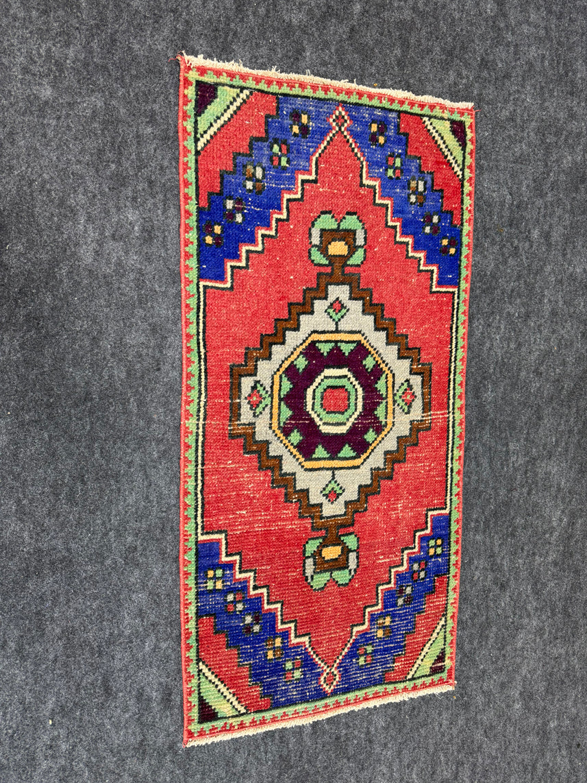 Turkish Yastik Rug  1'8" x  3'4" #23918