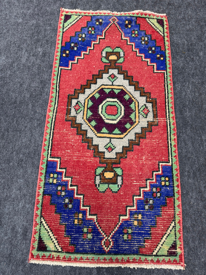 Turkish Yastik Rug  1'8" x  3'4" #23918