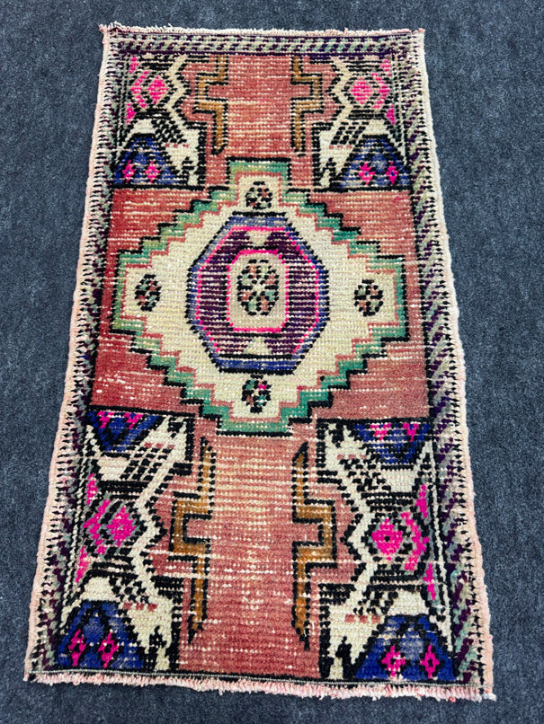 Turkish Yastik Rug  1'7" x  2'11" #23917