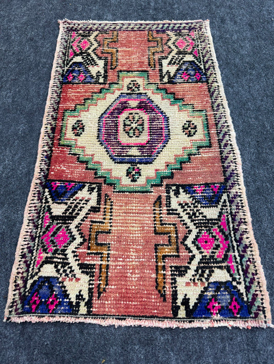 Turkish Yastik Rug  1'7" x  2'11" #23917