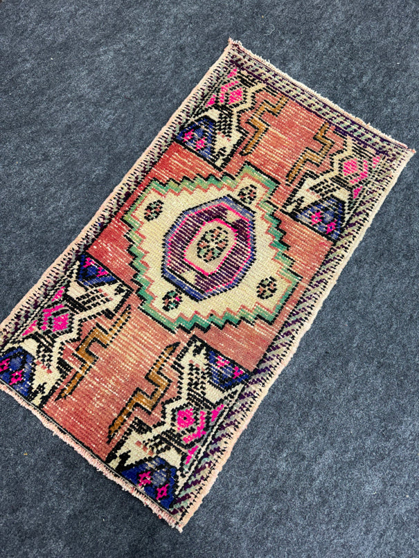 Turkish Yastik Rug  1'7" x  2'11" #23917
