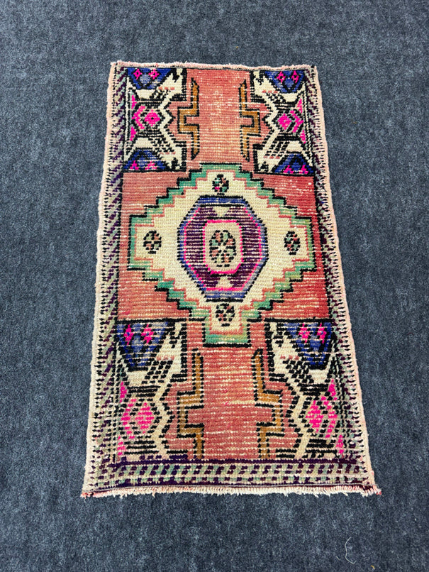 Turkish Yastik Rug  1'7" x  2'11" #23917