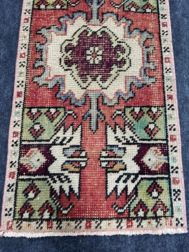 Turkish Yastik Rug  1'5" x  2'11" #23916