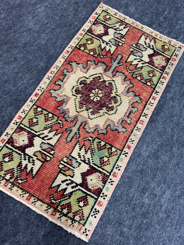 Turkish Yastik Rug  1'5" x  2'11" #23916