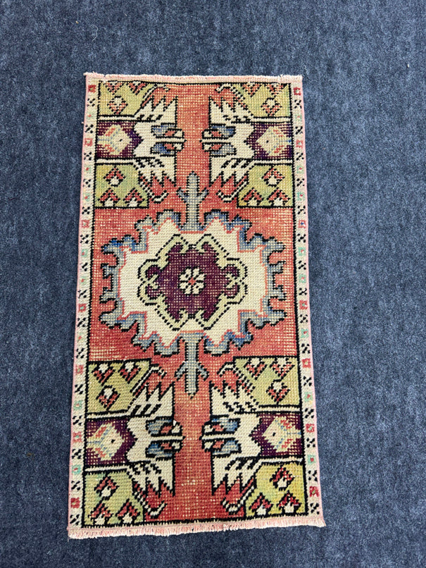 Turkish Yastik Rug  1'5" x  2'9" #23915