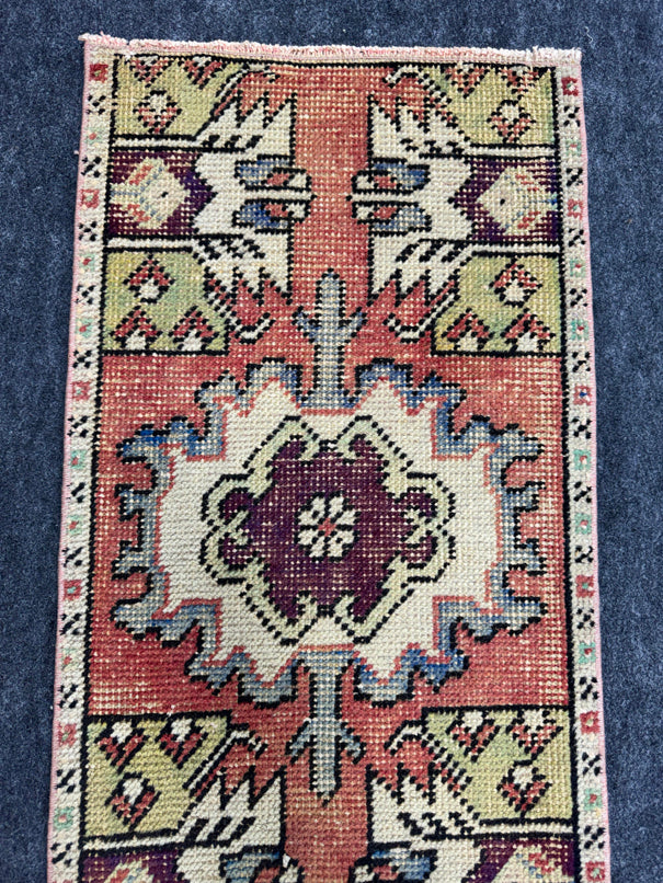 Turkish Yastik Rug  1'5" x  2'9" #23915