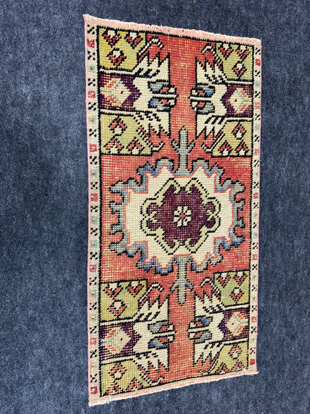 Turkish Yastik Rug  1'5" x  2'9" #23915