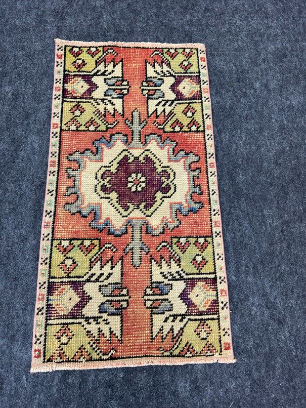 Turkish Yastik Rug  1'5" x  2'9" #23915