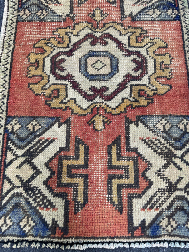 Turkish Yastik Rug  1'8" x  2'7" #23925