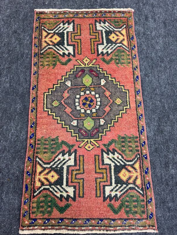 Turkish Yastik Rug  1'7" x  3'2" #23924
