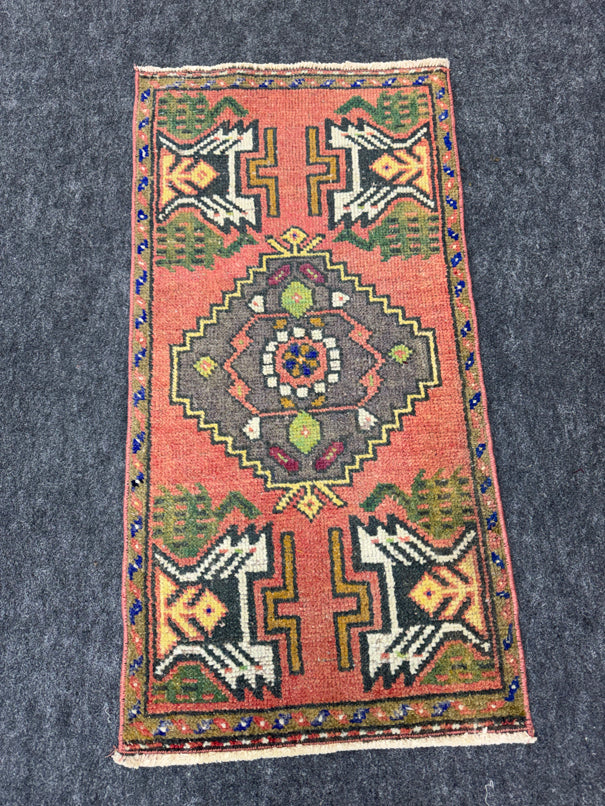 Turkish Yastik Rug  1'7" x  3'2" #23924