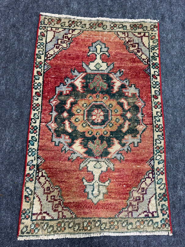 Turkish Yastik Rug  1'8" x  2'8" #23922