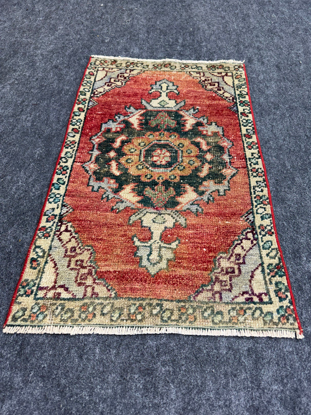 Turkish Yastik Rug  1'8" x  2'8" #23922