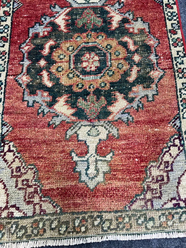 Turkish Yastik Rug  1'8" x  2'8" #23922