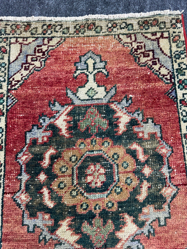 Turkish Yastik Rug  1'8" x  2'8" #23922