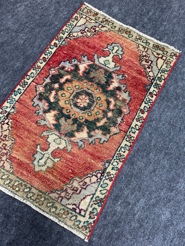 Turkish Yastik Rug  1'8" x  2'8" #23922