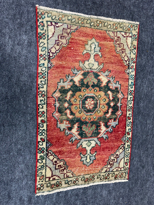 Turkish Yastik Rug  1'8" x  2'8" #23922