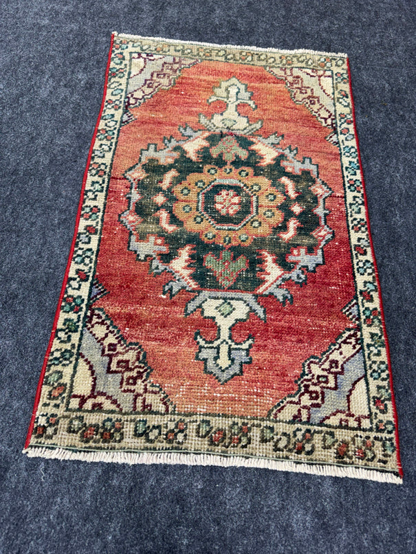 Turkish Yastik Rug  1'8" x  2'8" #23922