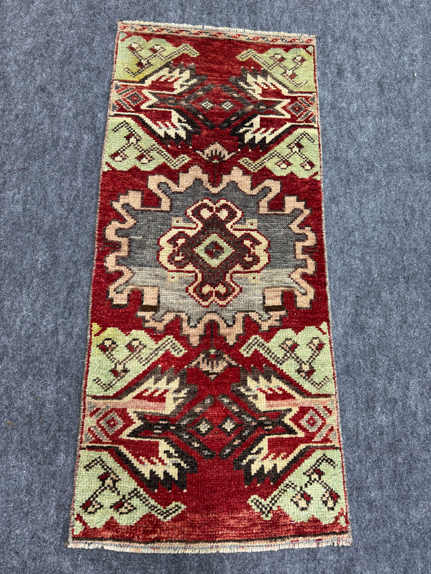 Turkish Yastik Rug  1'5" x  3'3" #23929