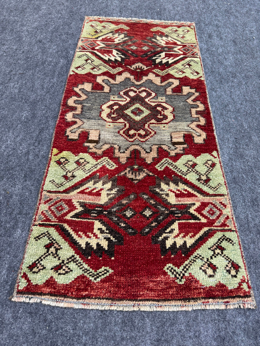 Turkish Yastik Rug  1'5" x  3'3" #23929