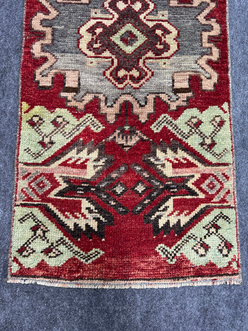 Turkish Yastik Rug  1'5" x  3'3" #23929