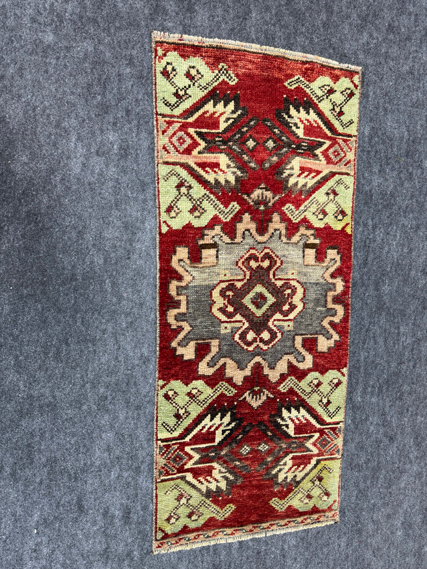 Turkish Yastik Rug  1'5" x  3'3" #23929