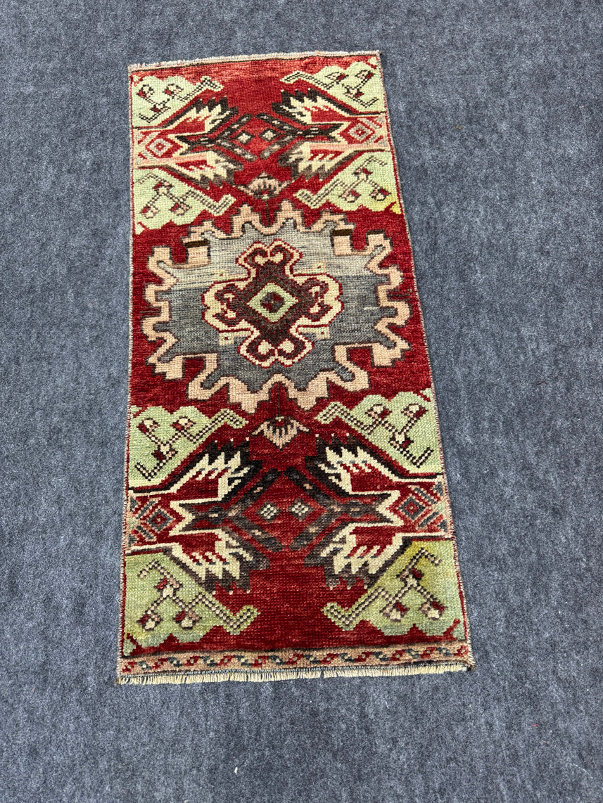 Turkish Yastik Rug  1'5" x  3'3" #23929