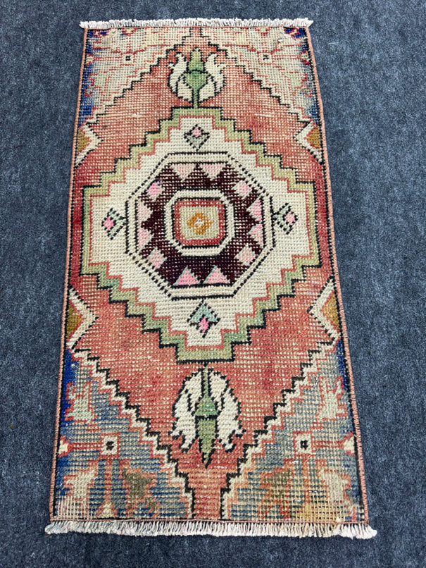 Turkish Yastik Rug  1'6" x  2'10" #23927