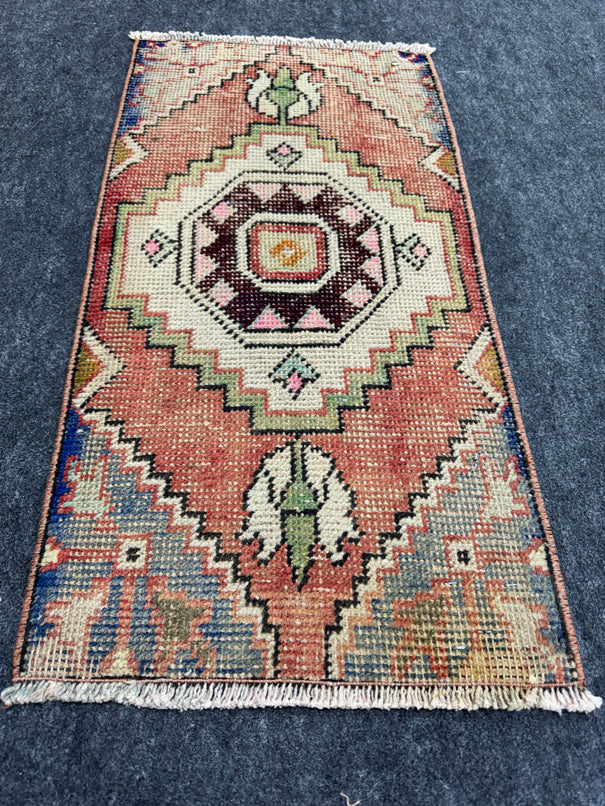 Turkish Yastik Rug  1'6" x  2'10" #23927
