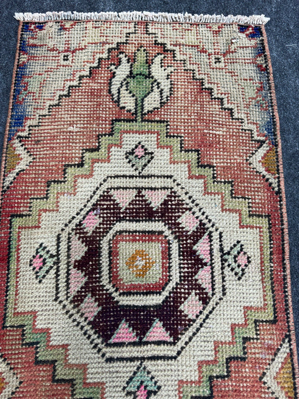 Turkish Yastik Rug  1'6" x  2'10" #23927