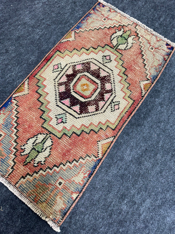 Turkish Yastik Rug  1'6" x  2'10" #23927