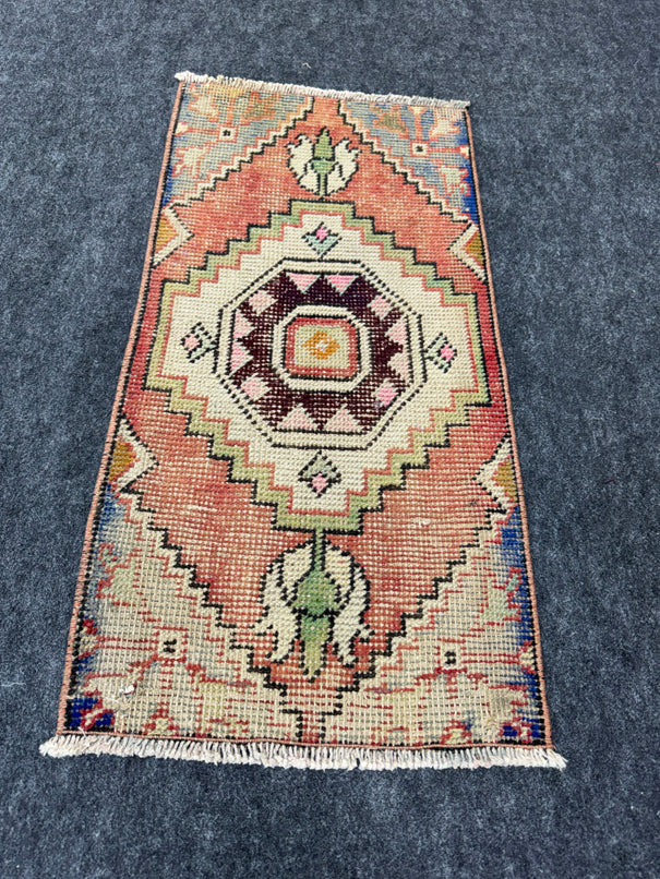 Turkish Yastik Rug  1'6" x  2'10" #23927