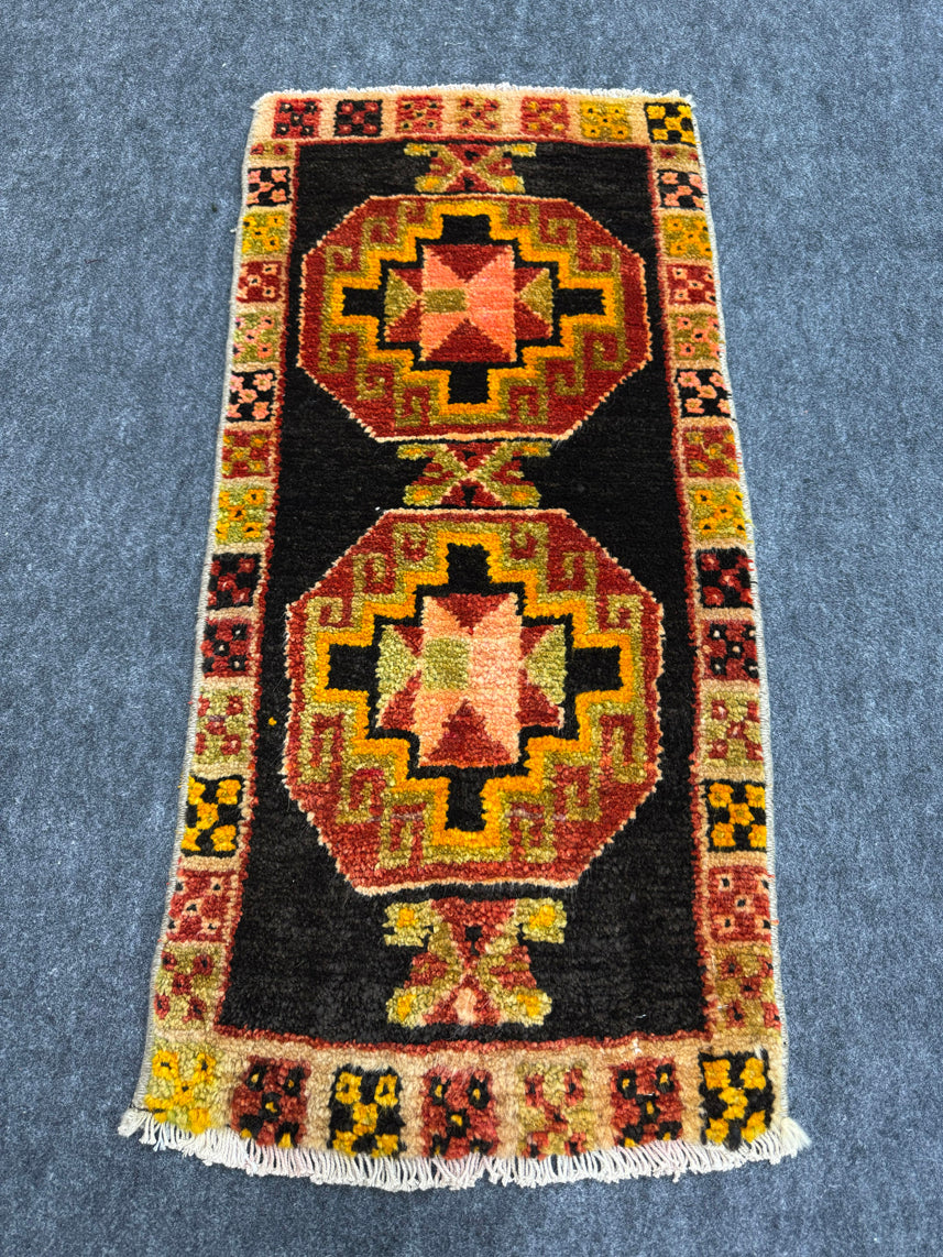 Turkish Yastik Rug  1'6" x  3'2" #23958