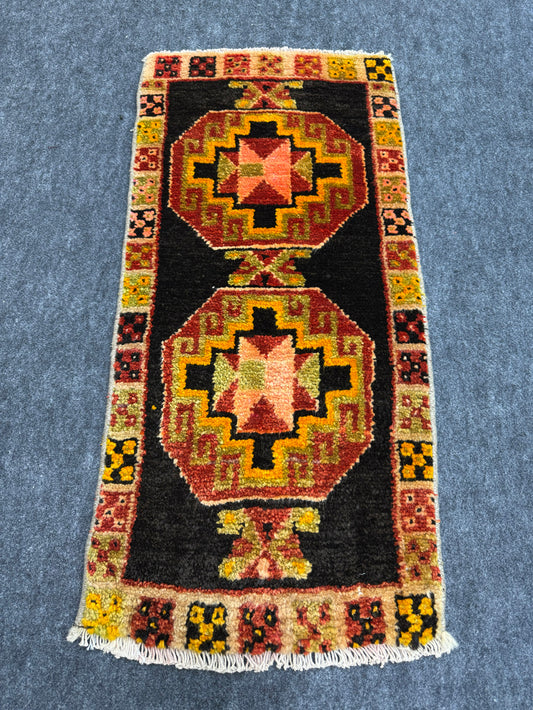 Turkish Yastik Rug  1'6" x  3'2" #23958