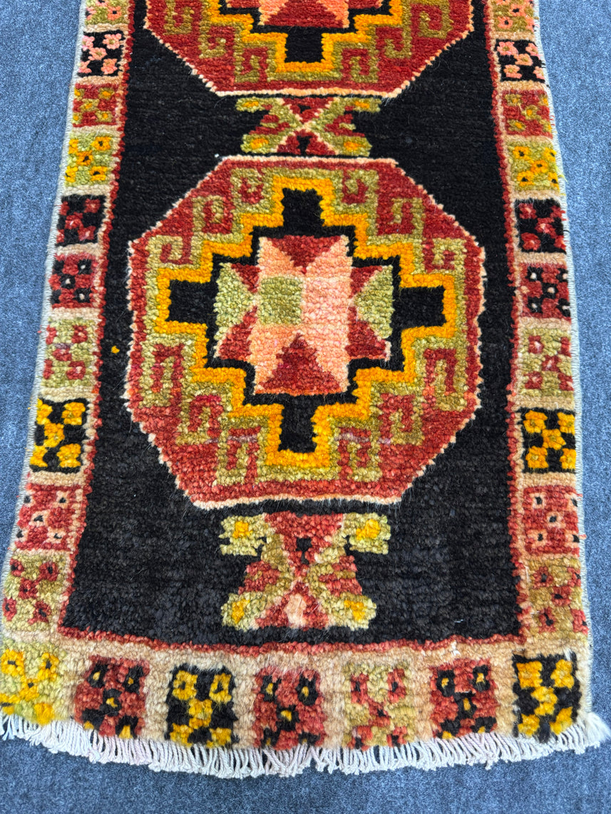 Turkish Yastik Rug  1'6" x  3'2" #23958