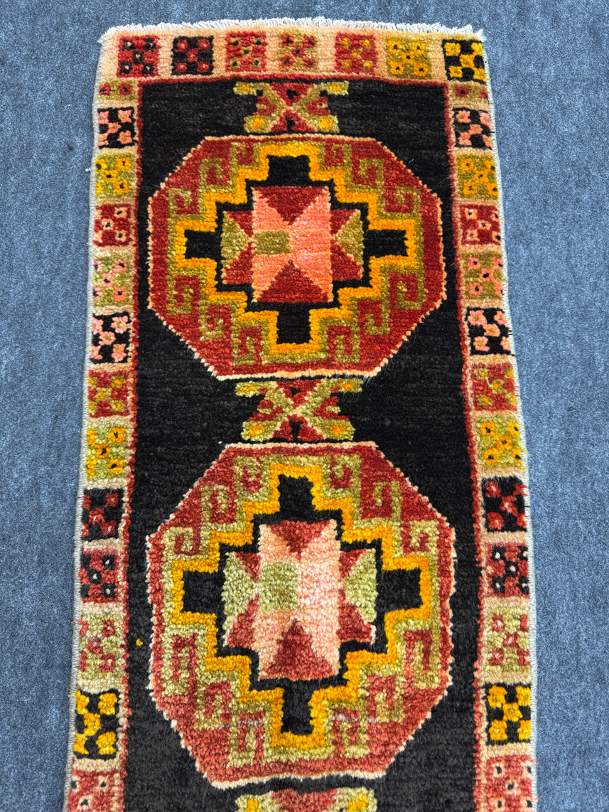Turkish Yastik Rug  1'6" x  3'2" #23958