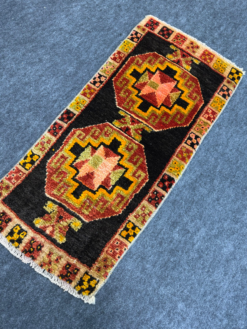 Turkish Yastik Rug  1'6" x  3'2" #23958