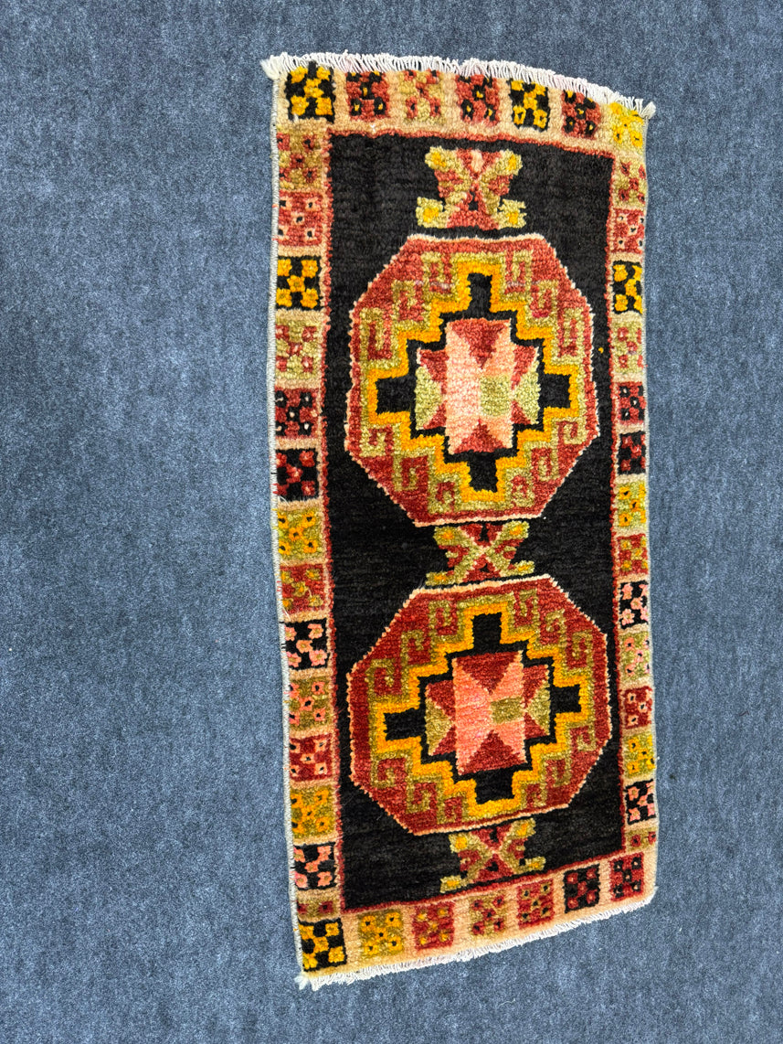 Turkish Yastik Rug  1'6" x  3'2" #23958