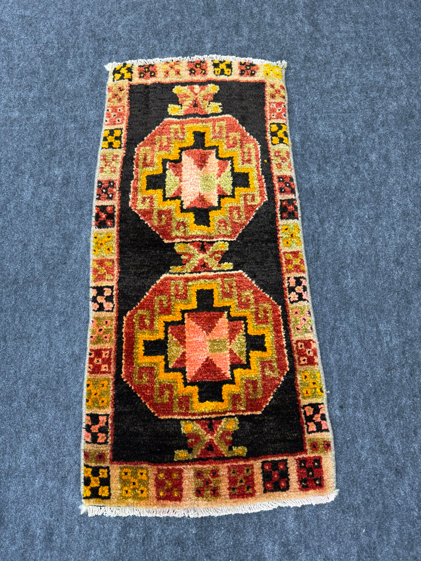 Turkish Yastik Rug  1'6" x  3'2" #23958